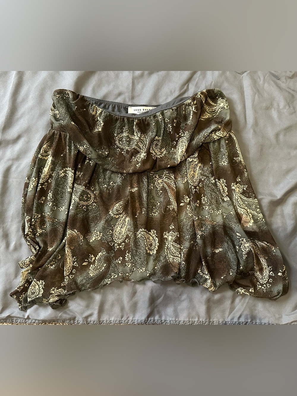 Off-Shoulder Paisley Blouse in Olive Brown